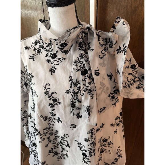 New Blouse M Beige Lined W Flocked Flowers Ruffled Sleeves Romantic Whimsy Goth - Picture 3 of 16